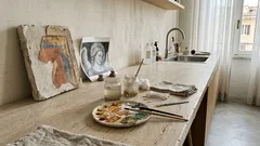 A Roma un angelo restaurato fa discutere: perché molti ci vedono Giorgia Meloni