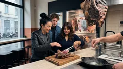 Bistecca frollata: dopo quanti giorni il gusto smette davvero di migliorare (e perché il prezzo sale lo stesso)